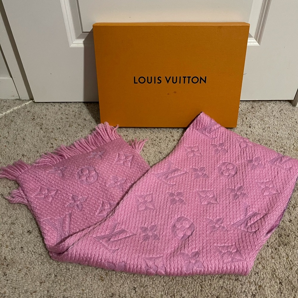 Louis Vuitton logomania scarf